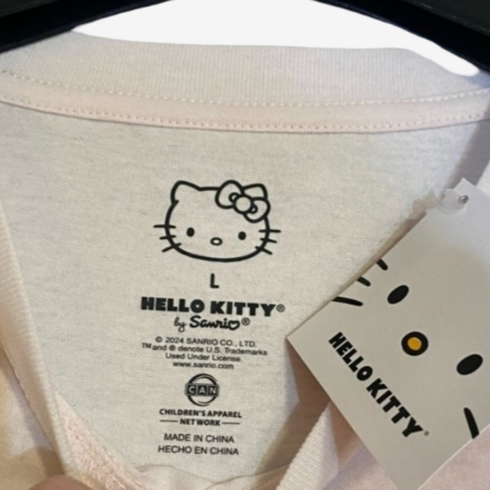 Hello Kitty Womens Colorful Text and Phone Design Size L - Picture 3 of 5